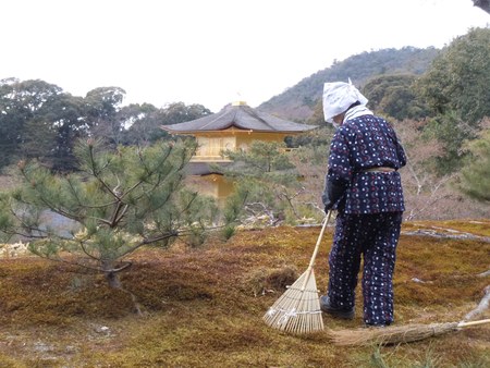 静寂を掃く人
